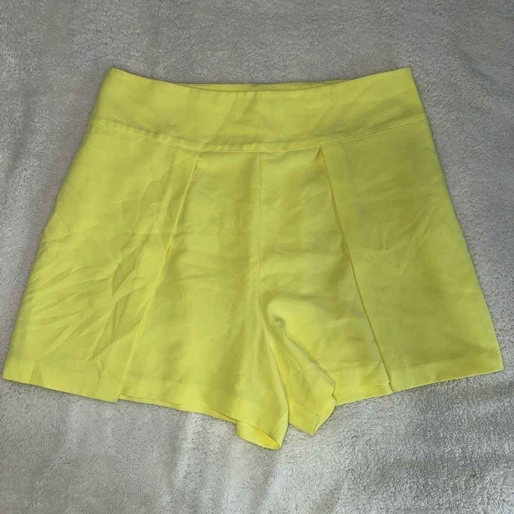 Bebe yellow dressy shorts